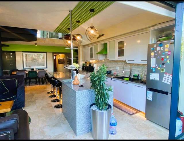 2 BEDROOM PROPERTY TO RENT IN VREDEHOEK